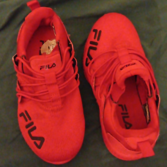 Red Fila size 8 little kidss - Picture 2 of 3